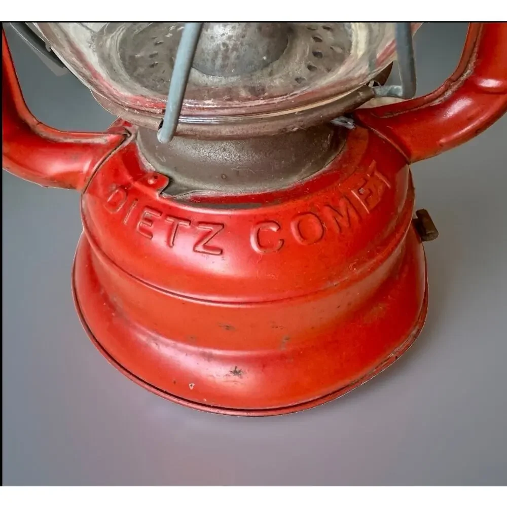 Vintage Dietz Comet Red Kerosene Lantern Made in USA Original Globe 9” Tall